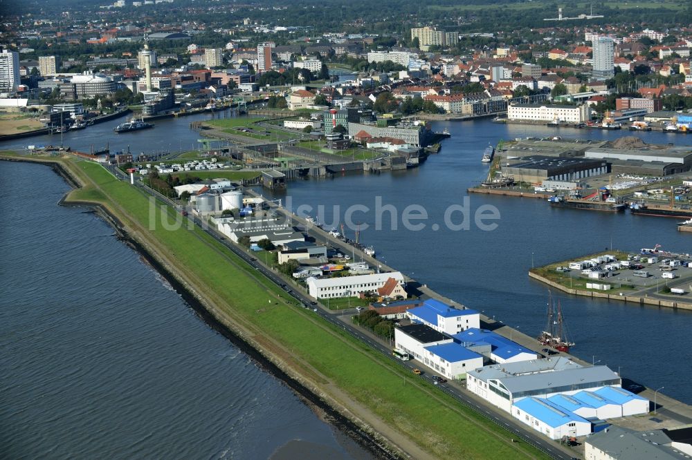 Bremerhaven aus der Vogelperspektive: Hafenanlagen und Terminals mit Lagerhallen und Speditions und Logistikunternehmen in Bremerhaven im Bundesland Bremen