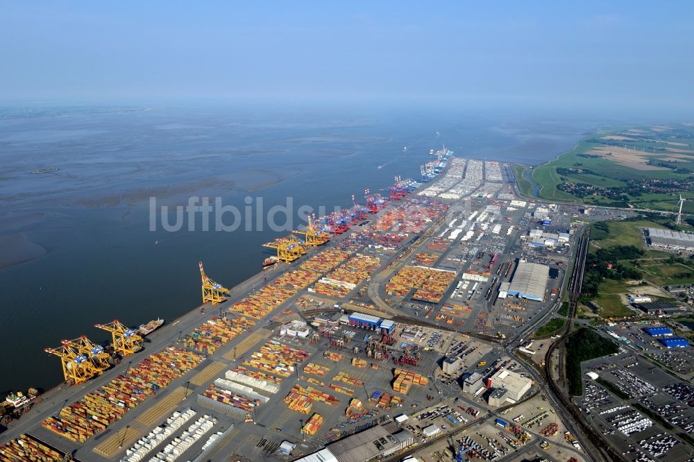 Luftaufnahme Bremerhaven - Hafenanlagen und Terminals mit Lagerhallen und Speditions und Logistikunternehmen an der Weser- Mündung in Bremerhaven im Bundesland Bremen