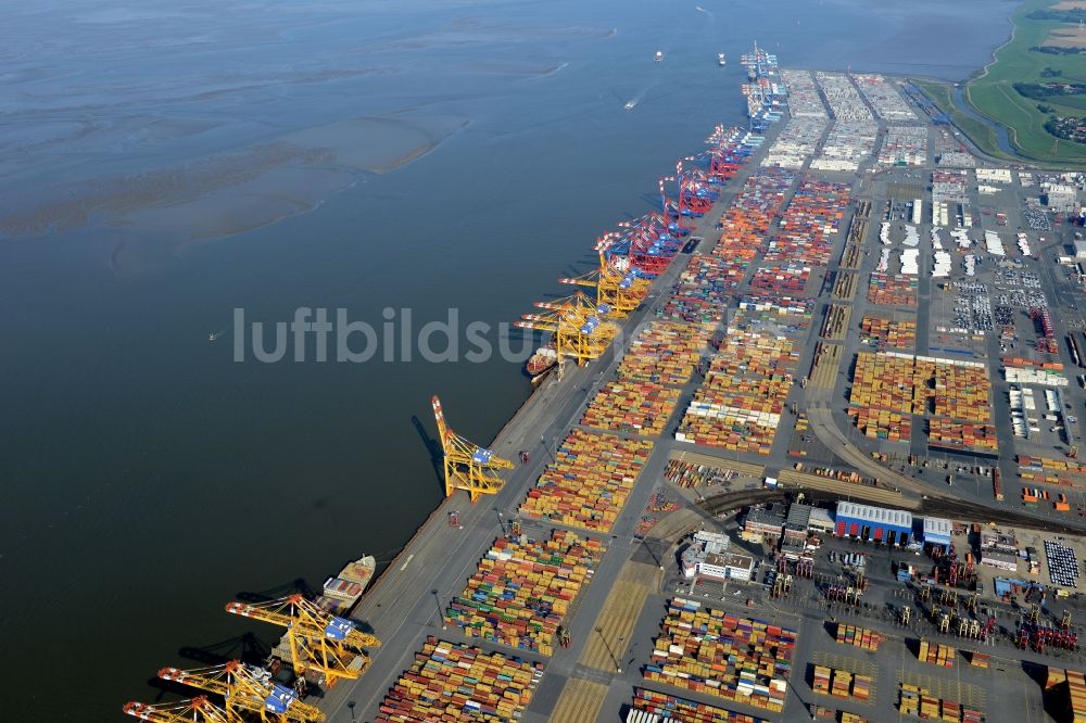 Bremerhaven aus der Vogelperspektive: Hafenanlagen und Terminals mit Lagerhallen und Speditions und Logistikunternehmen an der Weser- Mündung in Bremerhaven im Bundesland Bremen