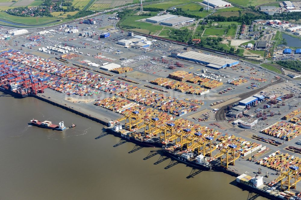 Bremerhaven aus der Vogelperspektive: Hafenanlagen und Terminals mit Lagerhallen und Speditions und Logistikunternehmen an der Weser- Mündung in Bremerhaven im Bundesland Bremen