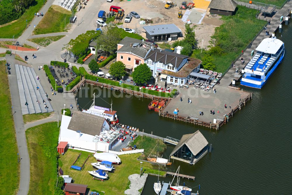 Luftaufnahme Zingst - Hafenanlagen am Ufer des Barther Bodden in Zingst im Bundesland Mecklenburg-Vorpommern, Deutschland