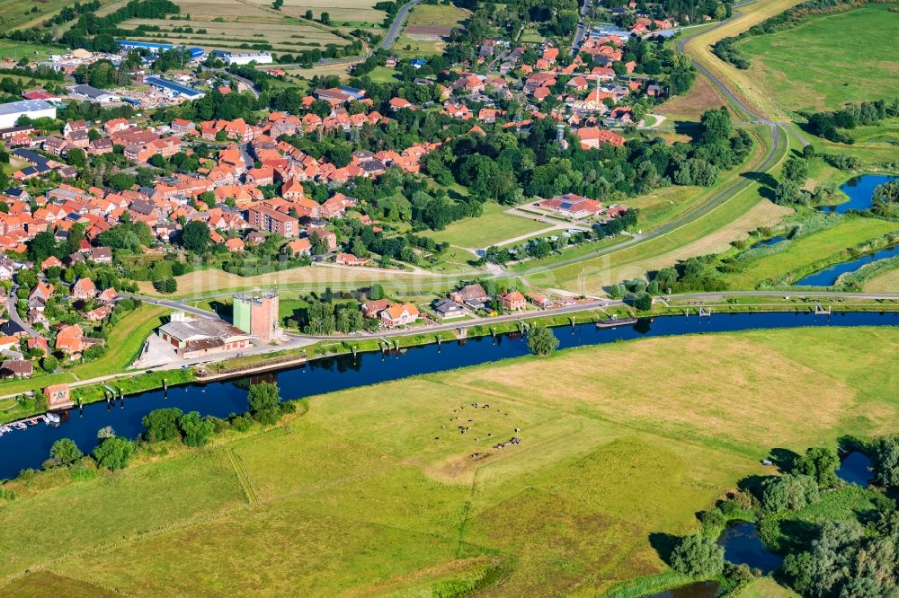 Luftbild Bleckede - Hafenanlagen am Ufer des Flußverlaufes der Elbe in Bleckede im Bundesland Niedersachsen, Deutschland