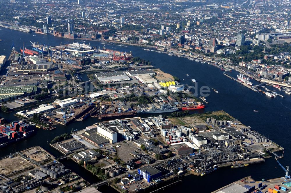 Hamburg aus der Vogelperspektive: Hafenanlagen am Ufer des Flußverlaufes der Elbe in Hamburg