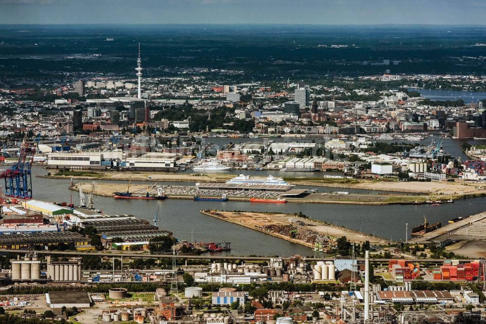 Hamburg aus der Vogelperspektive: Hafenanlagen am Ufer des Flußverlaufes der Elbe in Hamburg