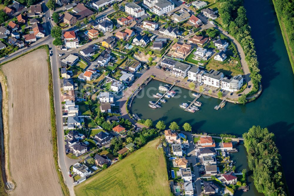 Luftaufnahme Abbesbüttel - Hafenanlagen am Ufer des Flußverlaufes des Mittellandkanal in Abbesbüttel im Bundesland Niedersachsen, Deutschland