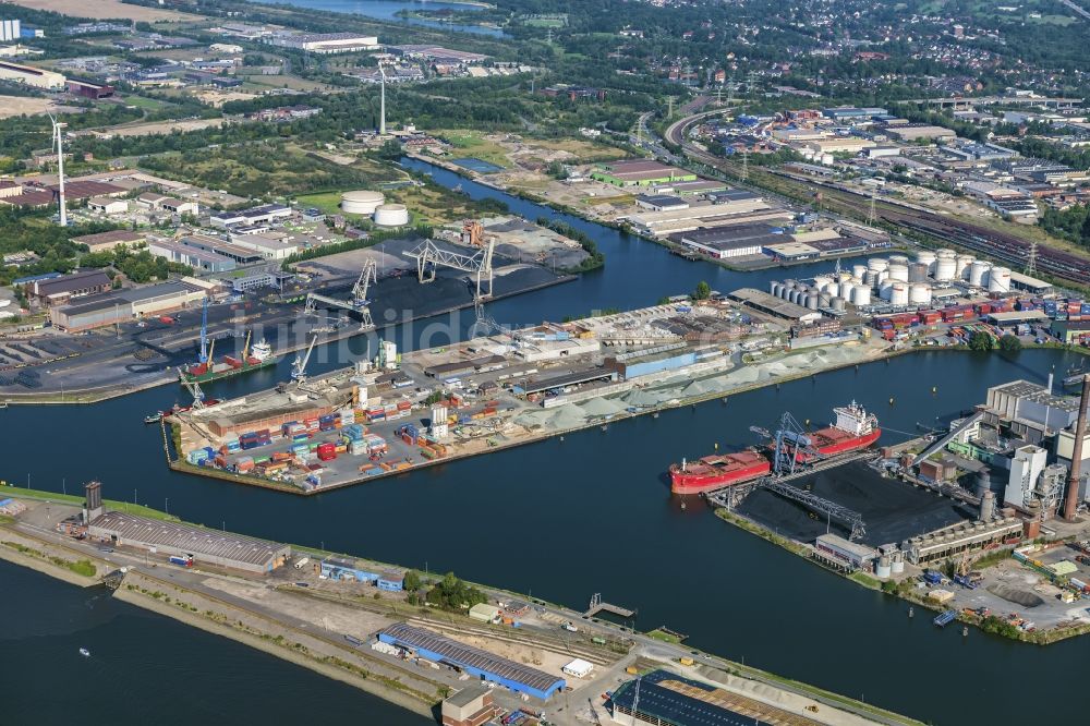 Luftaufnahme Bremen - Hafenanlagen am Ufer des Flußverlaufes der Weser in Bremen, Deutschland