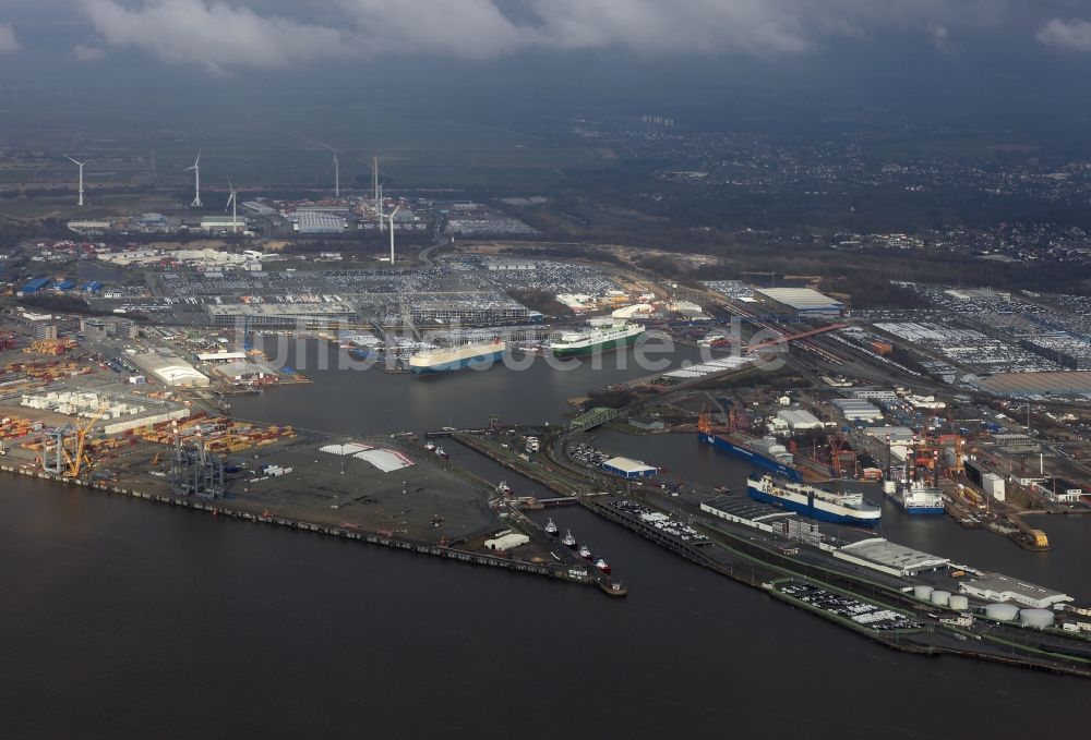 Bremerhaven von oben - Hafenanlagen am Ufer des Flußverlaufes der Weser in Bremerhaven im Bundesland Bremen