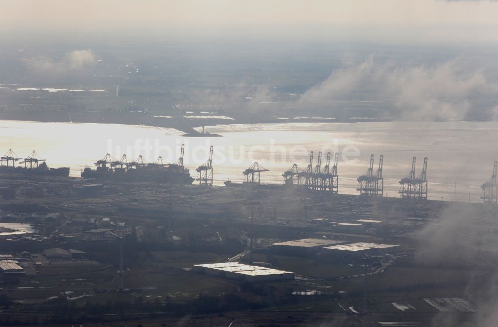 Luftaufnahme Bremerhaven - Hafenanlagen am Ufer des Flußverlaufes der Weser in Bremerhaven im Bundesland Bremen