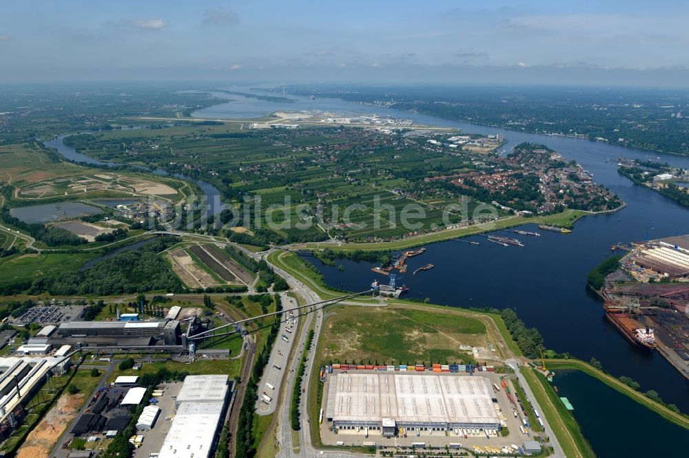 Luftbild Hamburg - Hafenanlagen am Ufer des Hafenbeckens Dradenauhafen an der Finkenwerder Straße in Hamburg