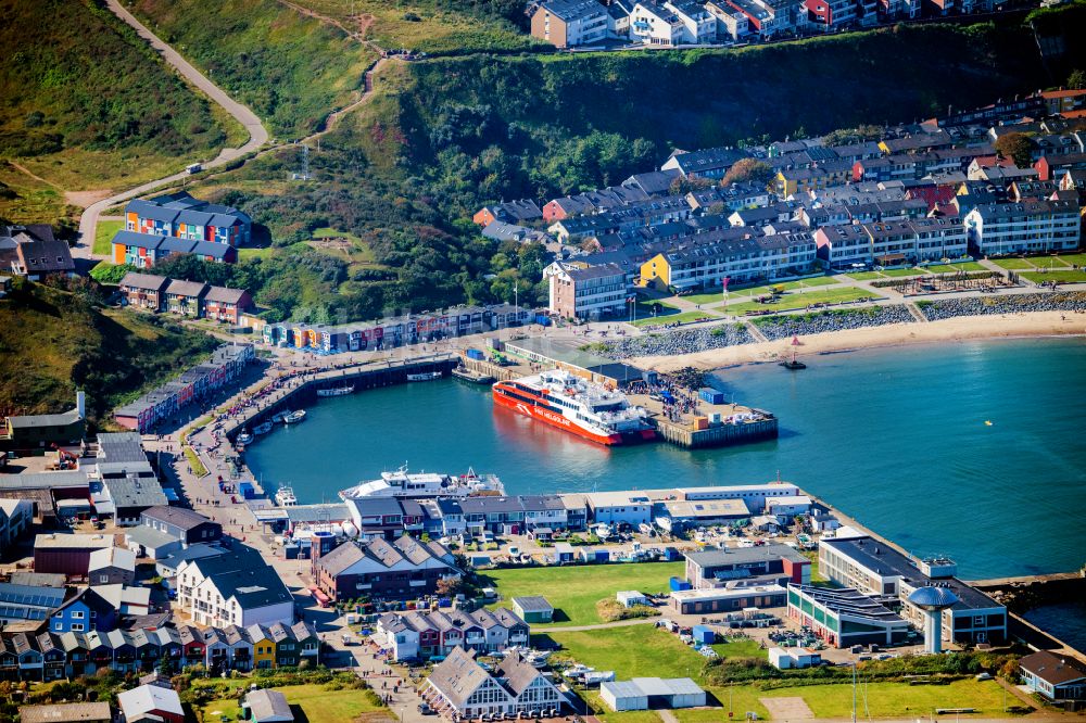 Luftbild Helgoland - Hafenanlagen am Ufer des Hafenbeckens Frachthafen in Helgoland im Bundesland Schleswig-Holstein, Deutschland