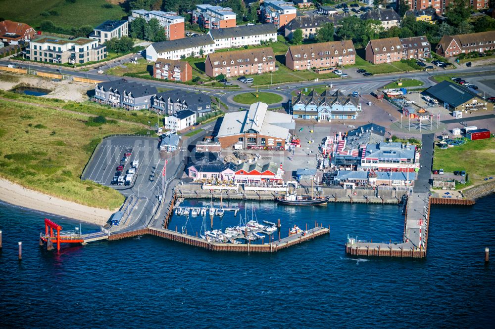 Luftaufnahme List - Hafenanlagen am Ufer des Hafenbeckens in List auf Sylt im Bundesland Schleswig-Holstein, Deutschland