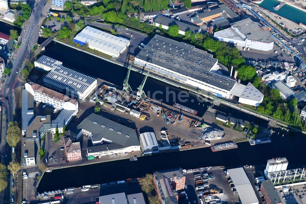 Luftaufnahme Berlin - Hafenanlagen am Ufer des Hafenbeckens am Unterhafen und Oberhafen im Stadtteil Neukölln in Berlin, Deutschland