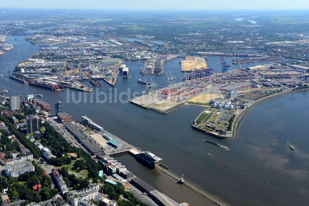 Hamburg aus der Vogelperspektive: Hafenanlagen Waltershof am Ufer des Flußverlaufes der Elbe - Norderelbe in Hamburg