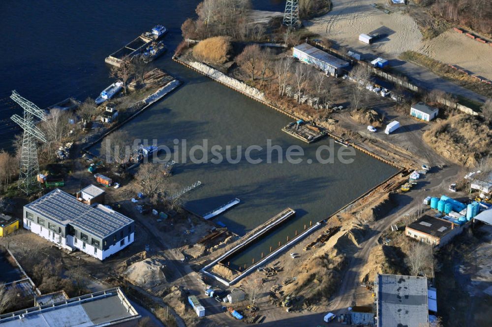 Berlin aus der Vogelperspektive: Hafenbau Reederei Riedel in Berlin - Treptow