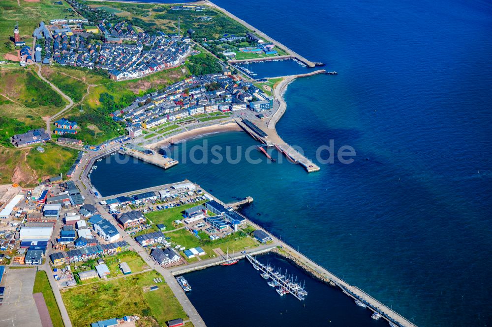 Helgoland aus der Vogelperspektive: Hafenbecken des Binnenhafen für Passagierschiffe und Fährschiffe in Helgoland im Bundesland Schleswig-Holstein, Deutschland