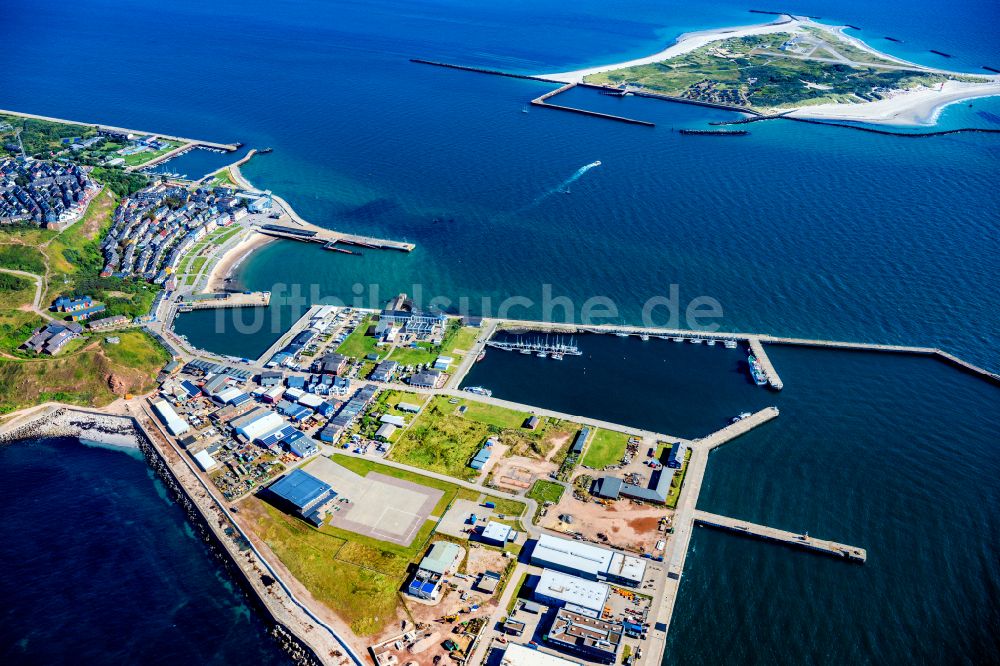 Luftbild Helgoland - Hafenbecken des Binnenhafen für Passagierschiffe und Fährschiffe in Helgoland im Bundesland Schleswig-Holstein, Deutschland