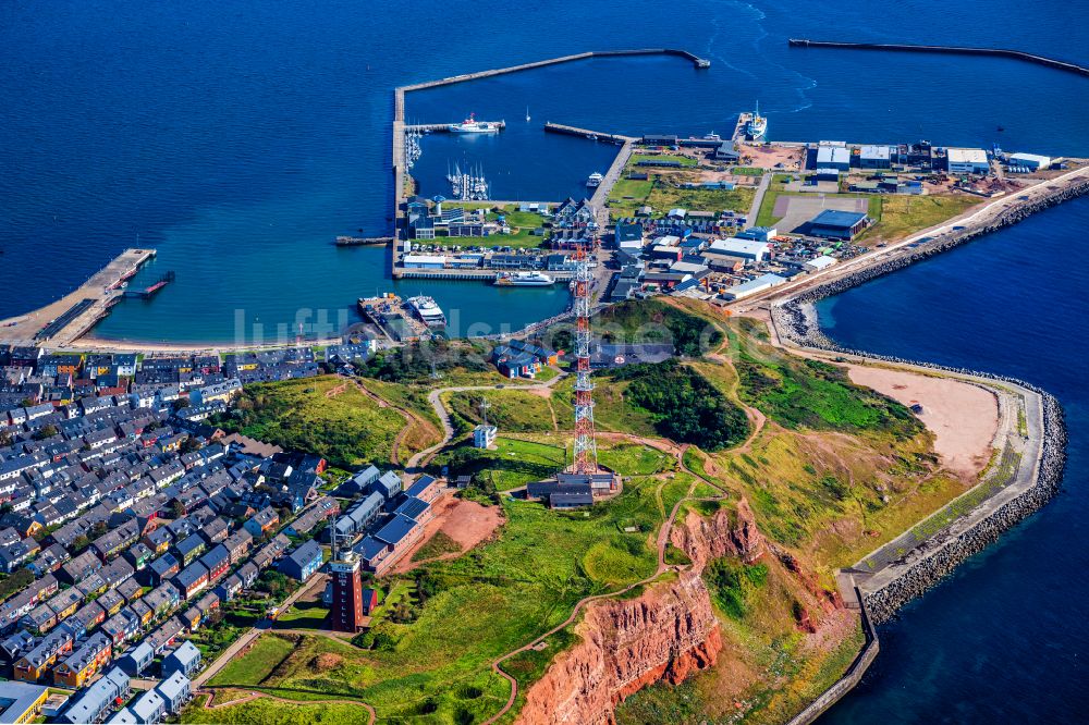 Helgoland von oben - Hafenbecken des Binnenhafen für Passagierschiffe und Fährschiffe in Helgoland im Bundesland Schleswig-Holstein, Deutschland