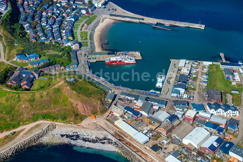 Luftaufnahme Helgoland - Hafenbecken des Binnenhafen für Passagierschiffe und Fährschiffe in Helgoland im Bundesland Schleswig-Holstein, Deutschland