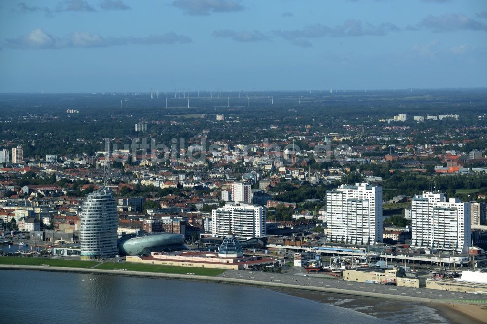 Bremerhaven aus der Vogelperspektive: Hafenbereich mit den Gebäuden von Atlantic Hotel Sail City, Klimahaus, Meditteraneo und Columbus Center in Bremerhaven im Bundesland Bremen