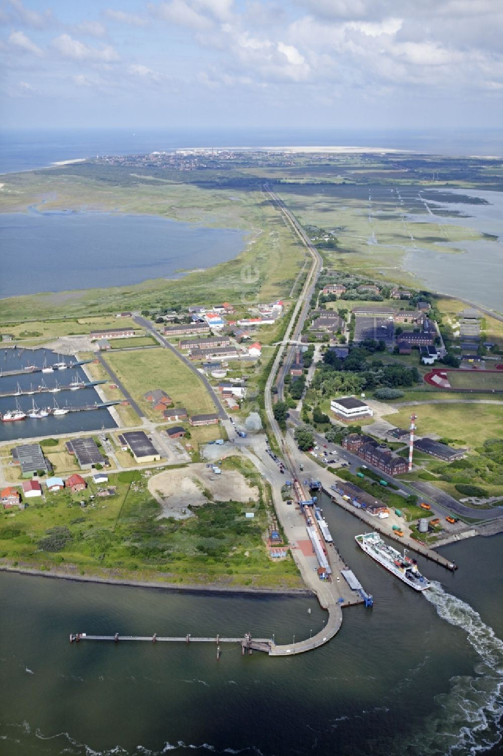 Luftaufnahme Borkum - Hafenbereich der Ostfriesischen Insel Borkum im Bundesland Niedersachsen