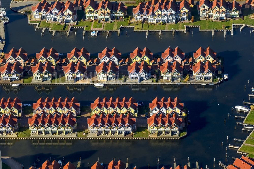 Rheinberg aus der Vogelperspektive: Hafendorf am Rheinsberger See im Bundesland Brandenburg