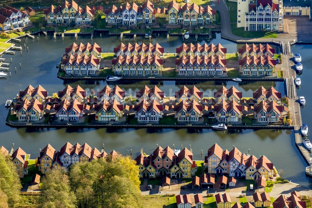 Rheinberg aus der Vogelperspektive: Hafendorf am Rheinsberger See im Bundesland Brandenburg