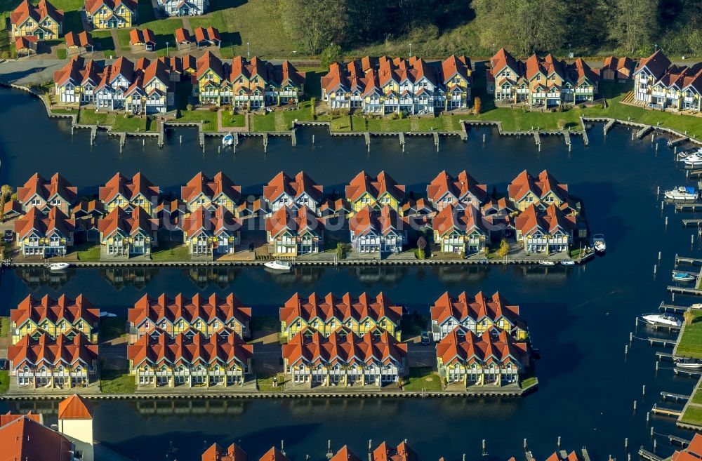 Rheinberg aus der Vogelperspektive: Hafendorf am Rheinsberger See im Bundesland Brandenburg