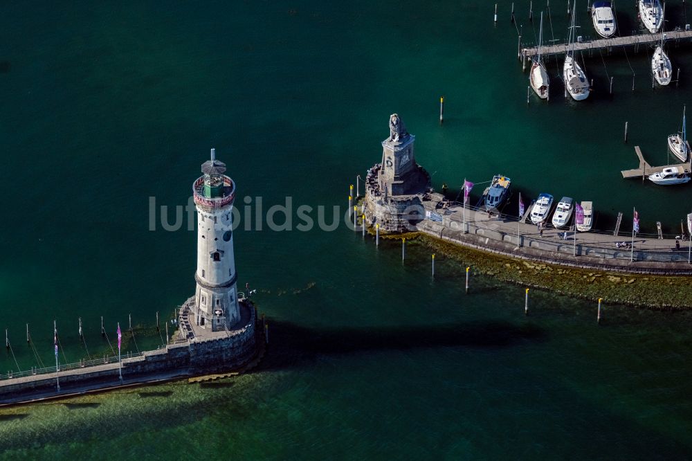 Lindau (Bodensee) von oben - Hafeneinfahrt am Ufer des Bodensee in Lindau im Bundesland Bayern, Deutschland