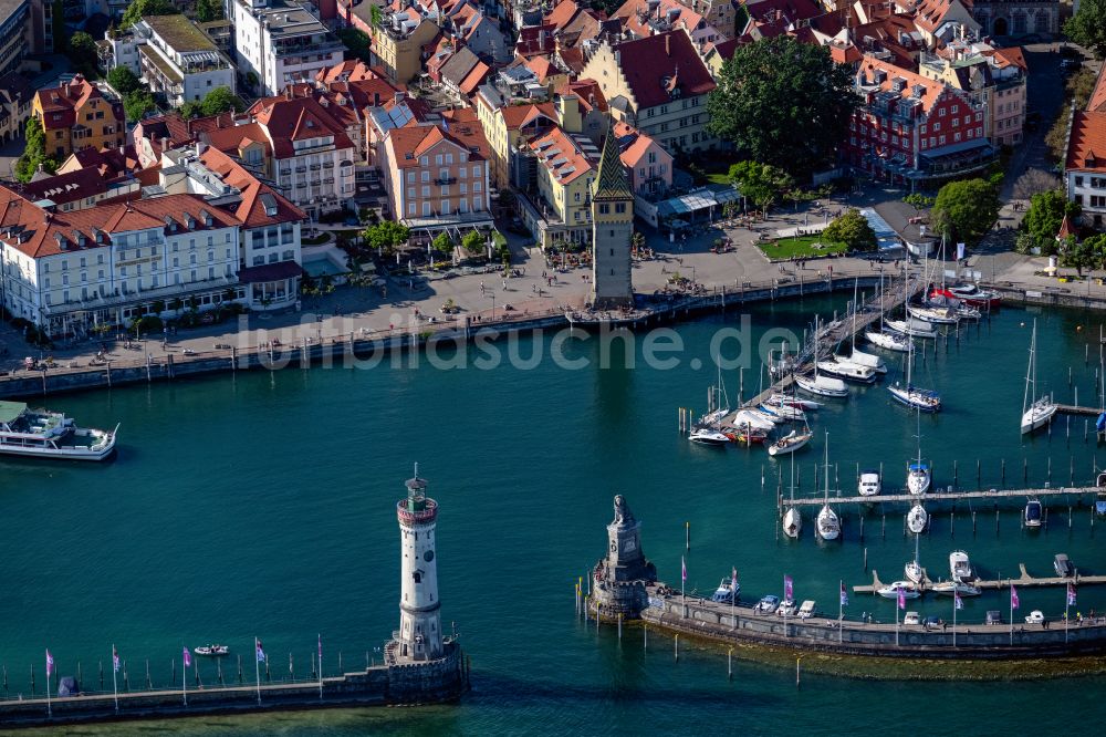 Luftbild Lindau (Bodensee) - Hafeneinfahrt am Ufer des Bodensee in Lindau im Bundesland Bayern, Deutschland