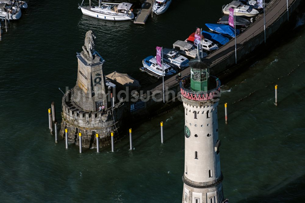 Luftaufnahme Lindau (Bodensee) - Hafeneinfahrt am Ufer des Bodensee in Lindau im Bundesland Bayern, Deutschland