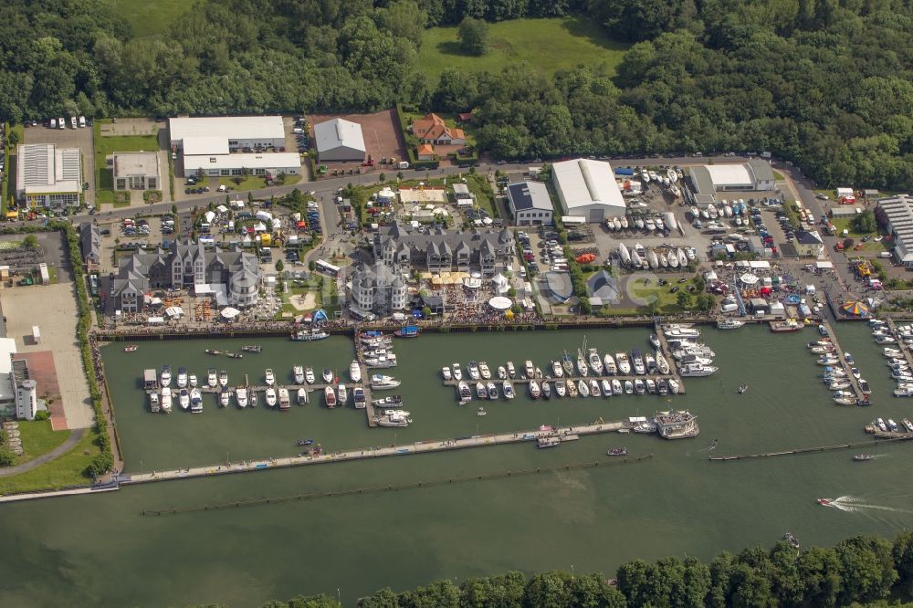 Bergkamen aus der Vogelperspektive: Hafenfest im Yachthafen Marina Rünthe in Bergkamen in Nordrhein-Westfalen