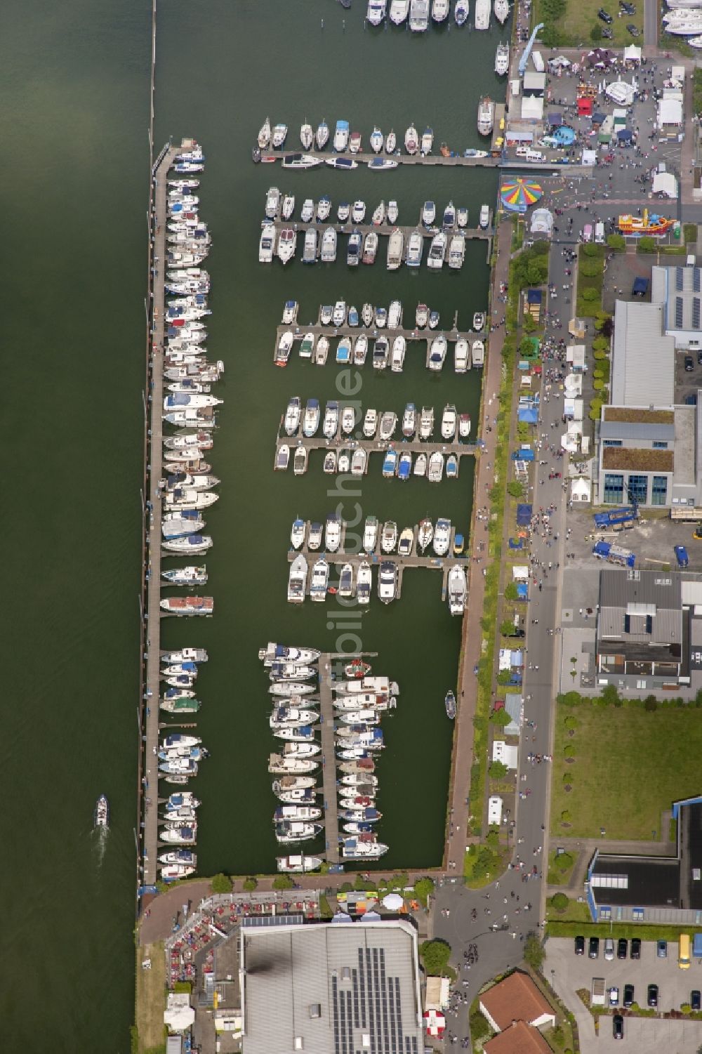 Bergkamen von oben - Hafenfest im Yachthafen Marina Rünthe in Bergkamen in Nordrhein-Westfalen