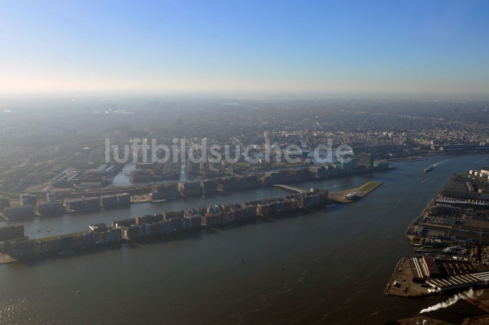 Luftbild Amsterdam - Hafengebiet im Stadtteil Nieuwmarkt en Lastage in Amsterdam in der Provinz Nordholland in den Niederlanden