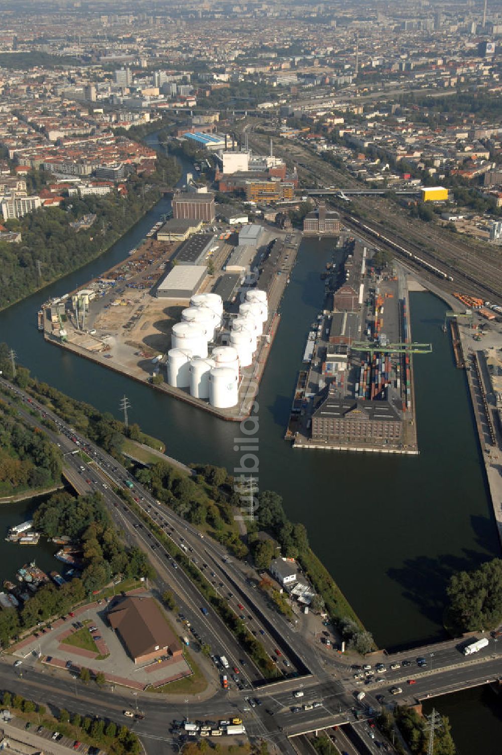 Luftaufnahme Berlin - Hafengelände der BEHALA Berlin-Spandau