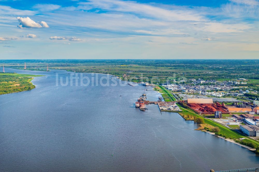 Stade von oben - Hafengelände Stader Seehafen AOS Raffinerie- Werksgelände in Bützfleth im Bundesland Niedersachsen, Deutschland