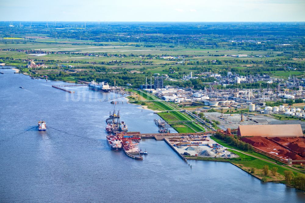 Luftbild Stade - Hafengelände Stader Seehafen AOS Raffinerie- Werksgelände in Bützfleth im Bundesland Niedersachsen, Deutschland