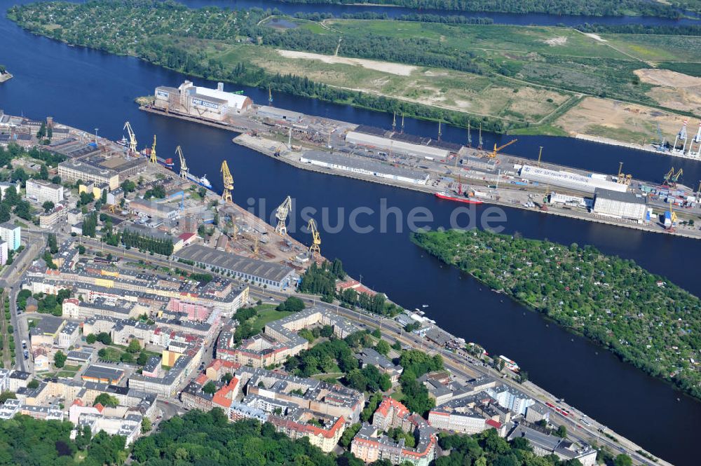 Stettin / Szczecin von oben - Hafengelände in Stettin / Szczecin