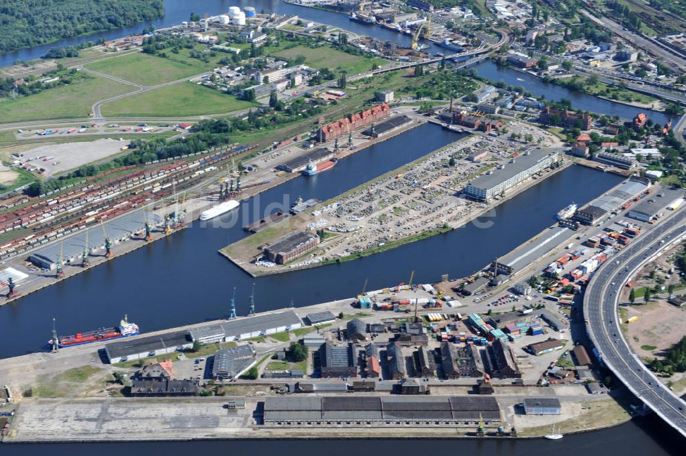 Stettin / Szczecin aus der Vogelperspektive: Hafengelände in Stettin / Szczecin