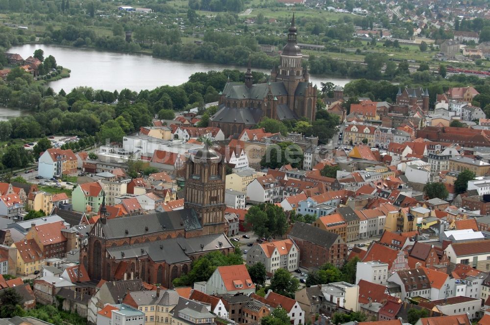 Luftaufnahme Stralsund - Hafeninsel mit dem Ozeaneum Meereskunde- Museum in der Hansestadt Stralsund in Mecklenburg - Vorpommern