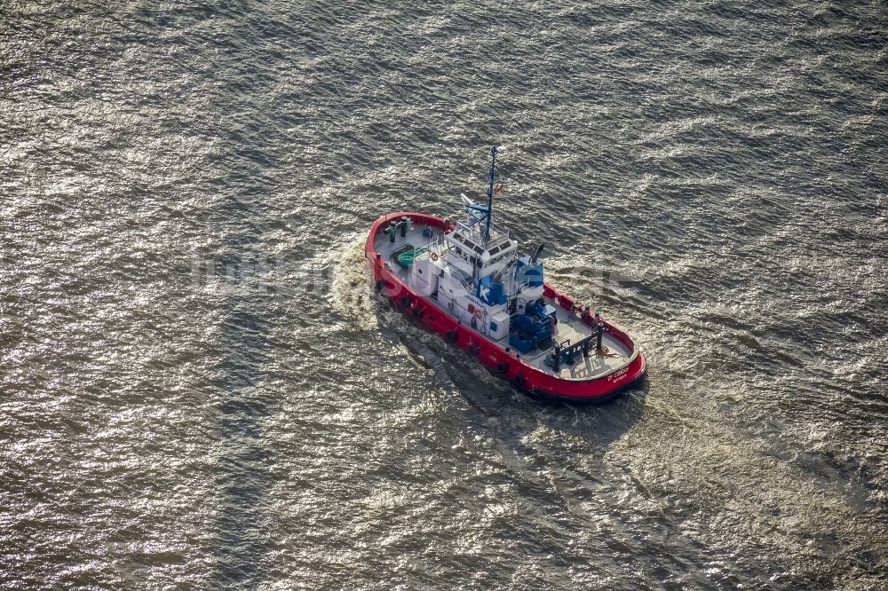 Luftbild Hamburg - Hafenschlepper im Hamburger Hafen in Hamburg