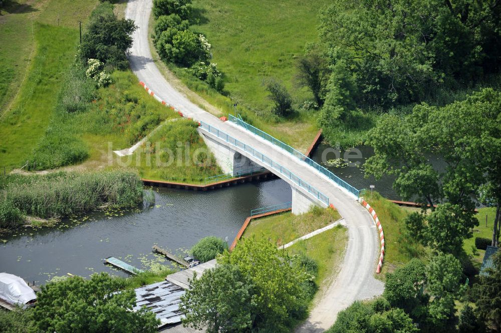 Luftaufnahme Genthin - Hagenbrücke über dem Altenplathower Altkanal bei Genthin