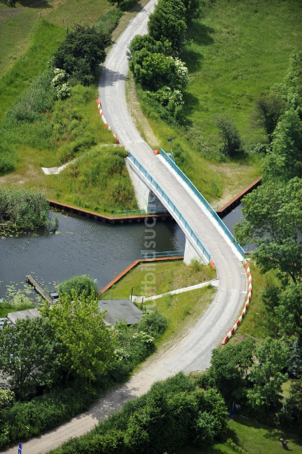 Genthin von oben - Hagenbrücke über dem Altenplathower Altkanal bei Genthin