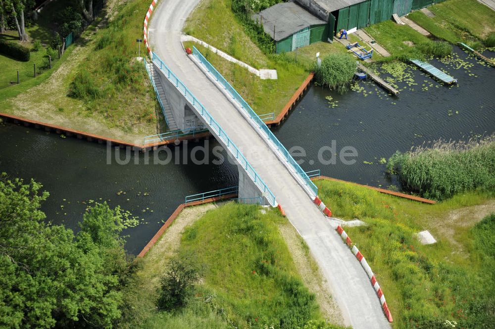 Genthin von oben - Hagenbrücke über dem Altenplathower Altkanal bei Genthin