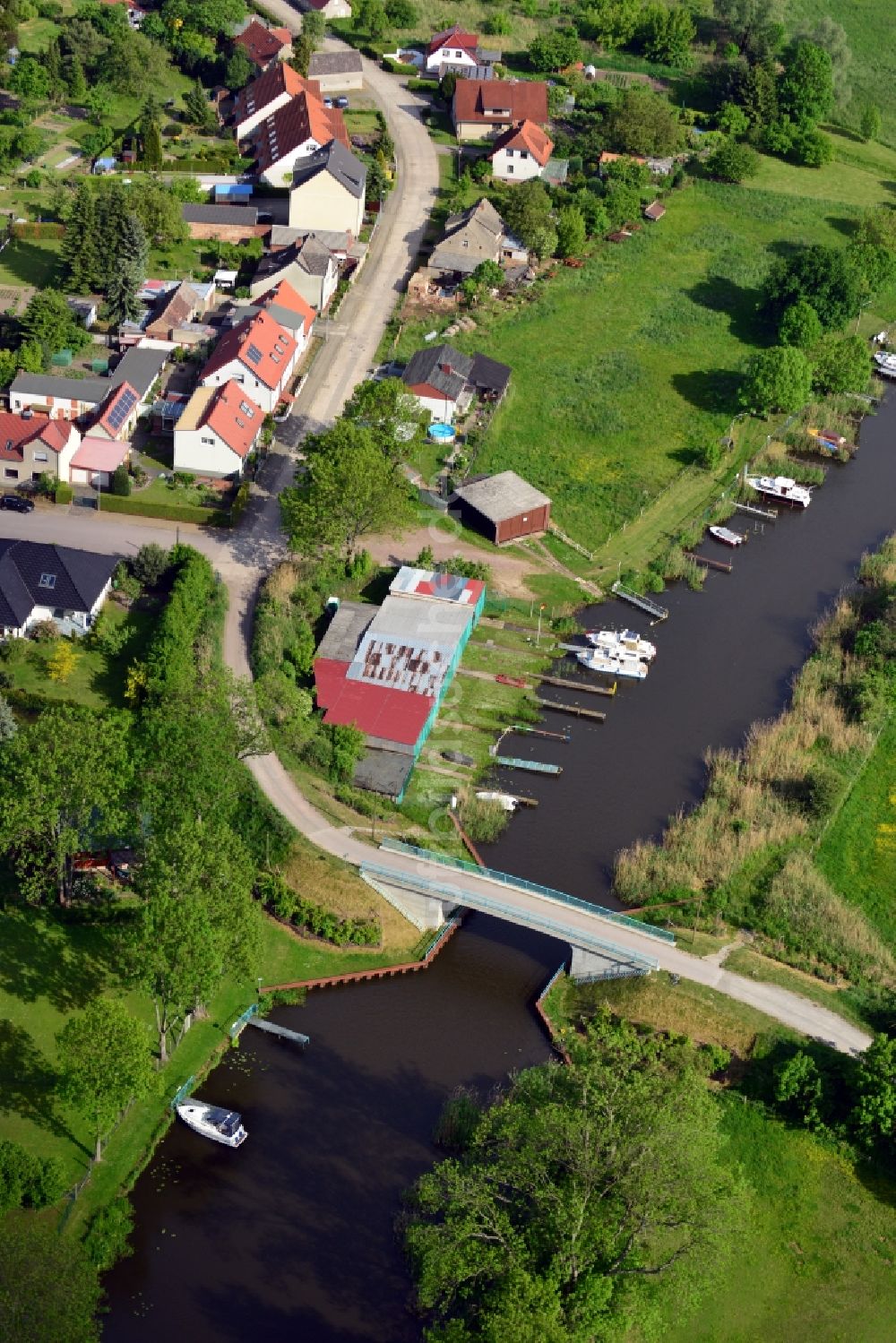 Luftaufnahme Genthin - Hagenbrücke B25 über dem Altenplathower Altkanal in Genthin im Bundesland Sachsen-Anhalt