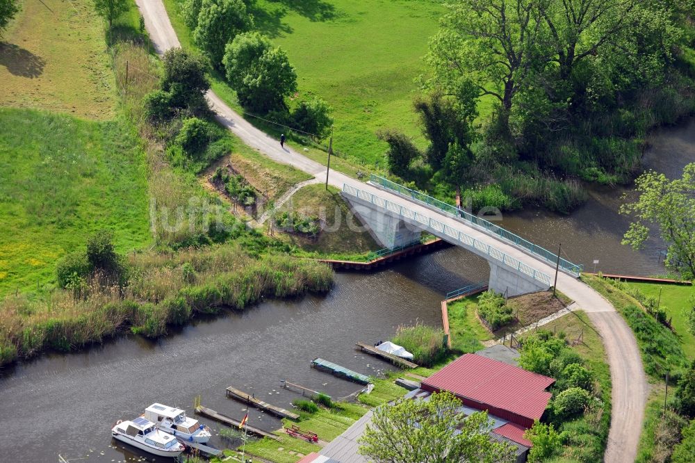 Genthin aus der Vogelperspektive: Hagenbrücke B25 über dem Altenplathower Altkanal in Genthin im Bundesland Sachsen-Anhalt