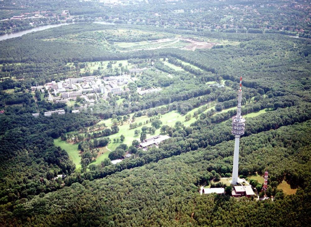 Berlin - Wannsee von oben - Hahn-Meithner-Institut mit dem Fernsehturm am Schäferberg in Berlin - Wannsee.