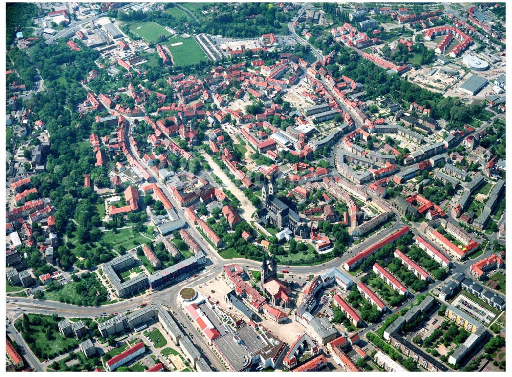 Halberstadt aus der Vogelperspektive: Halberstädter Dom im Stadtzentrum