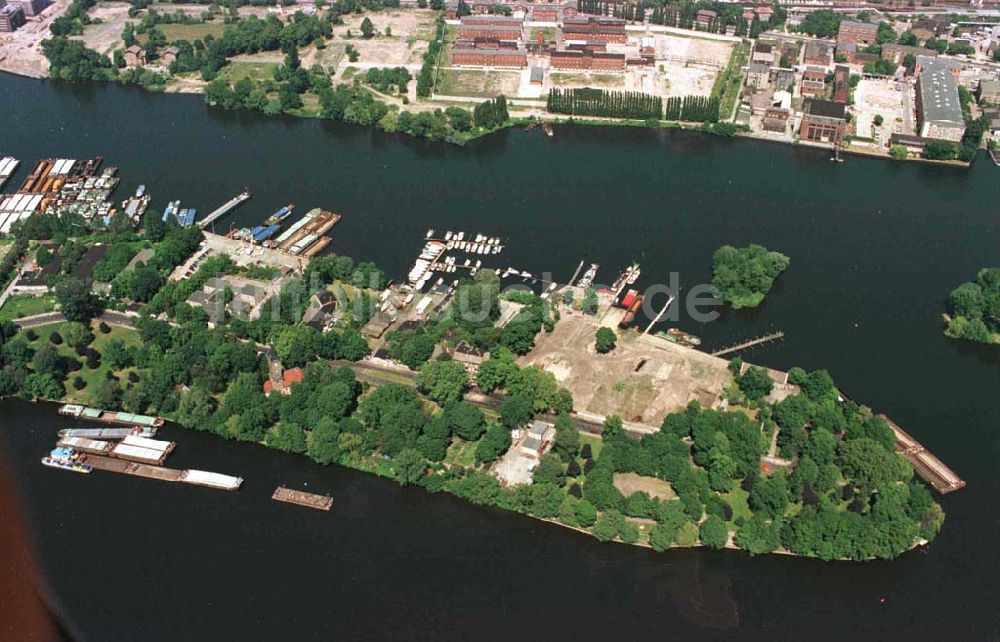 Berlin - Friedrichshain - Stralau aus der Vogelperspektive: Halbinsel Alt-Stralau.