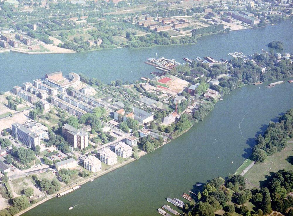 Berlin - Friedrichshain aus der Vogelperspektive: Halbinsel Alt-Stralau in Berlin - Friedrichshain.