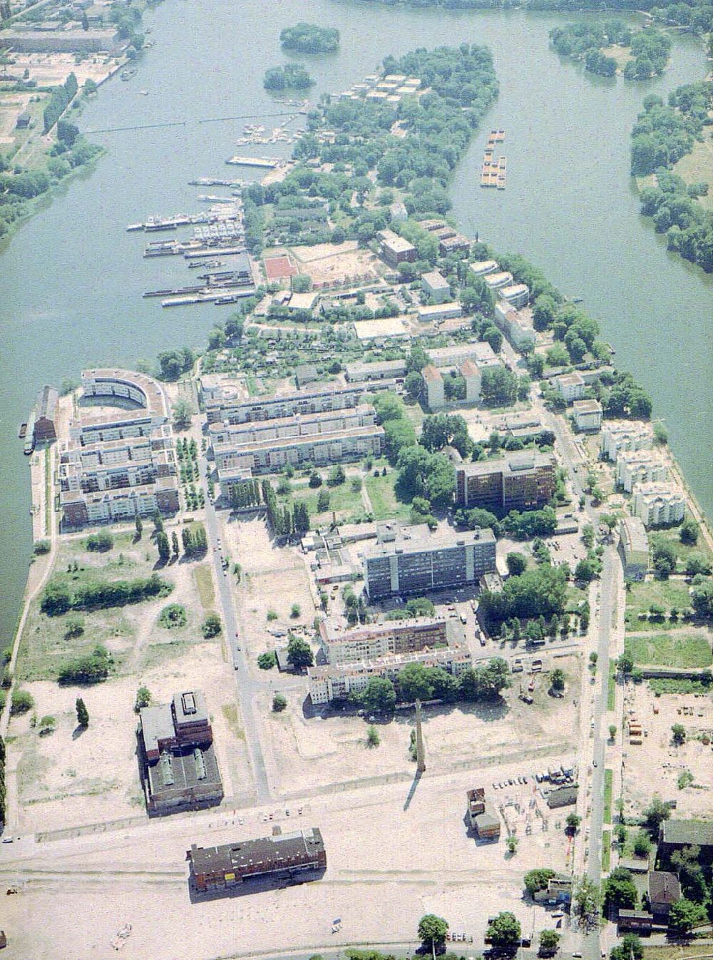 Berlin von oben - Halbinsel Alt- Stralau in Berlin - Friedrichshain.